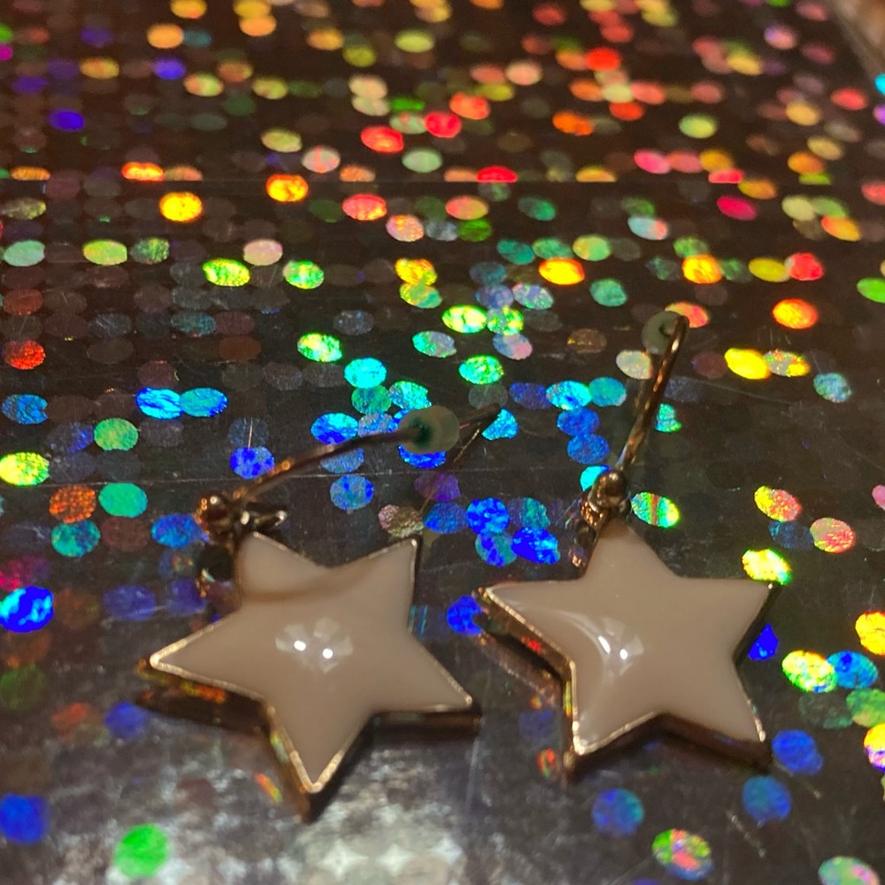 NWOT STAR EARRINGS WIRE PIERCED WHITE